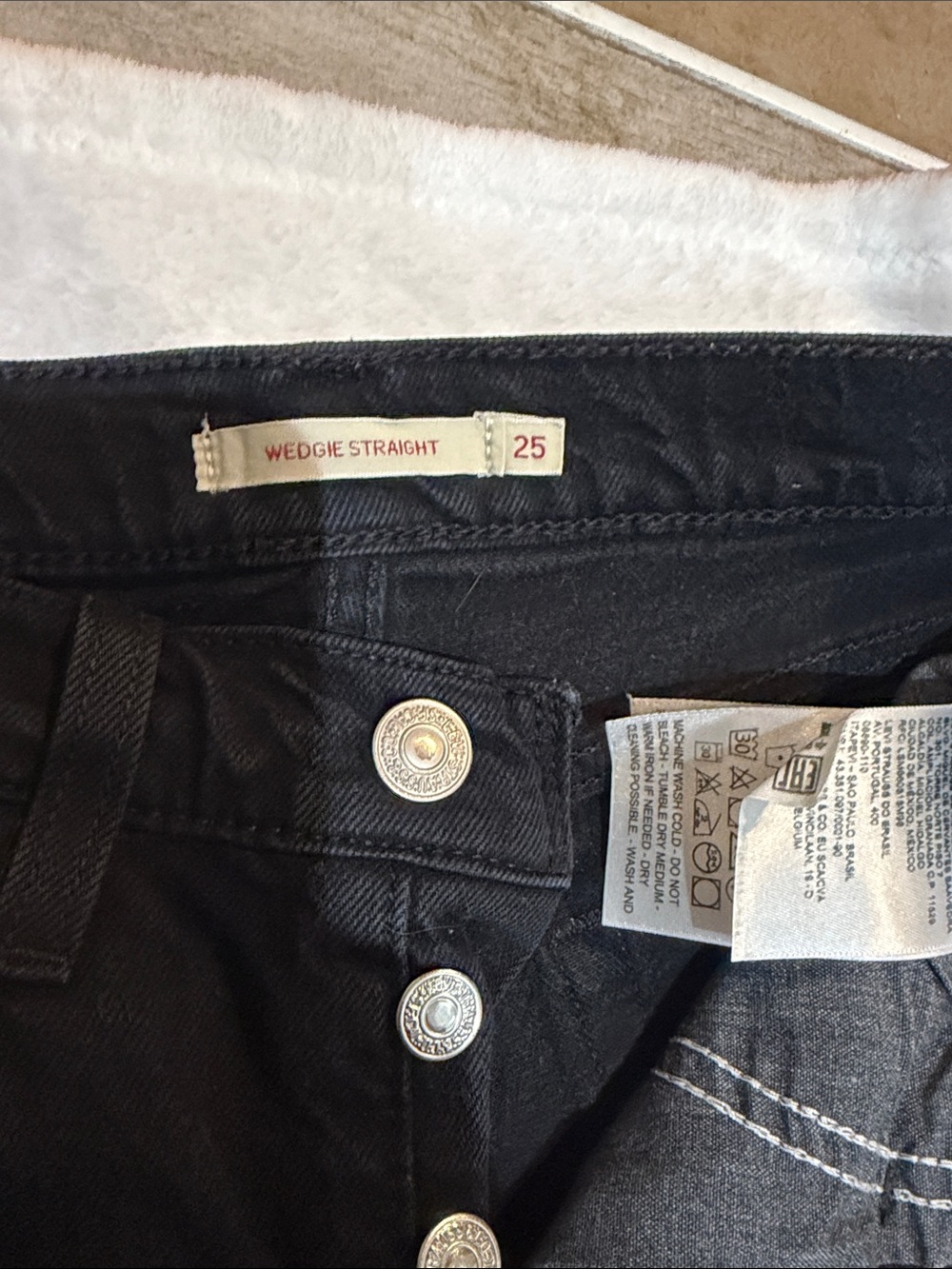 Levi's Black High-Rise Wedgie Jeans